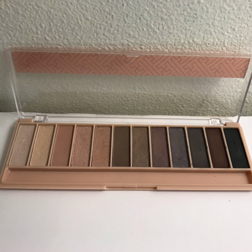 Nude eyeshadow palette